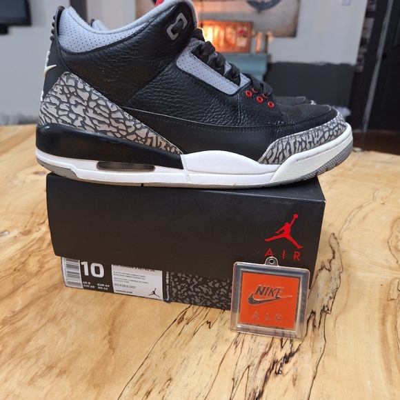 Authentic Air Jordan retro 3 black cement 2018 mens size 10 - Picture 2 of 5